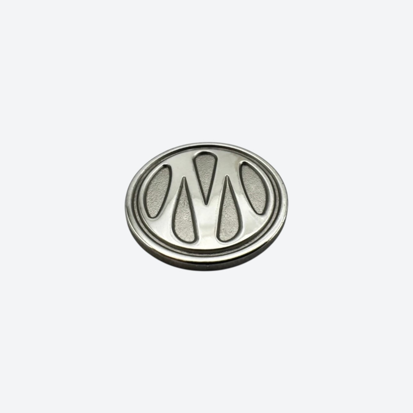OML26-PIN-LOGOM_1.jpg